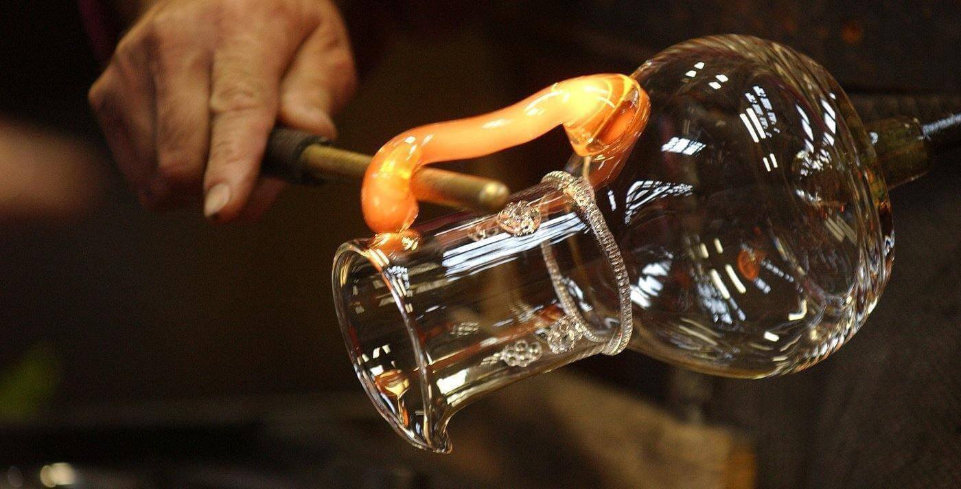 Křehká krása s pevnou tradicí – Pronikněte do tajů sklářské výroby