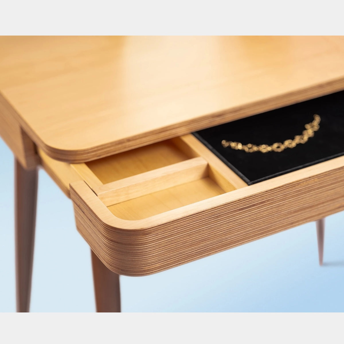 Helena Dařbujánová Toaletní stolek AUDREY