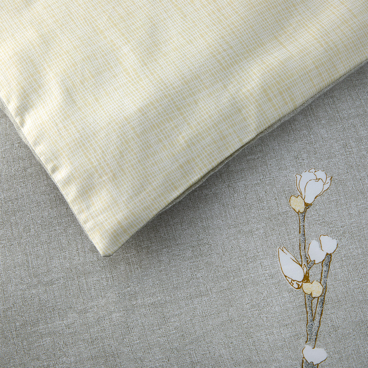 Luxurious cotton satin bedding HUGO BOSS ALMOND FLOWERS