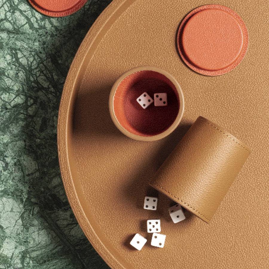 Designová kožená sada hracích kostek