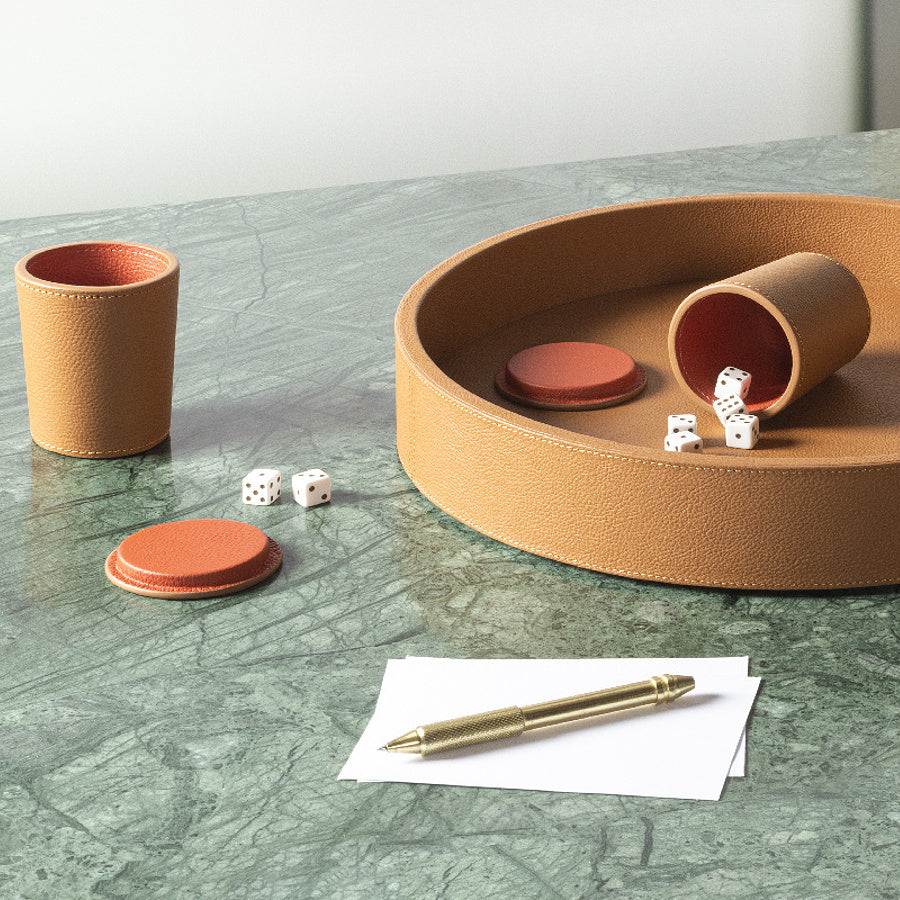 Designová kožená sada hracích kostek