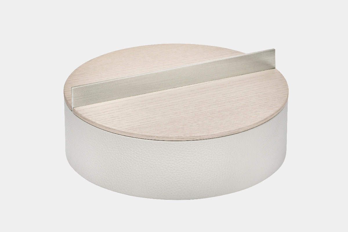 Nízký kožený box DAMA s víkem z jasanového dřeva