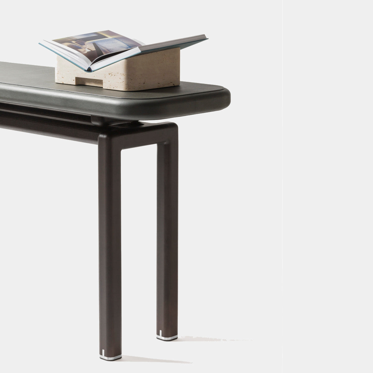 Lloyd podstavec na knihu z přírodního travertinu