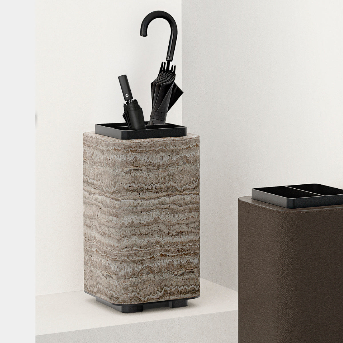 Glenn Sestig x Giobagnara Lloyd Designový stojan na deštníky z travertinu