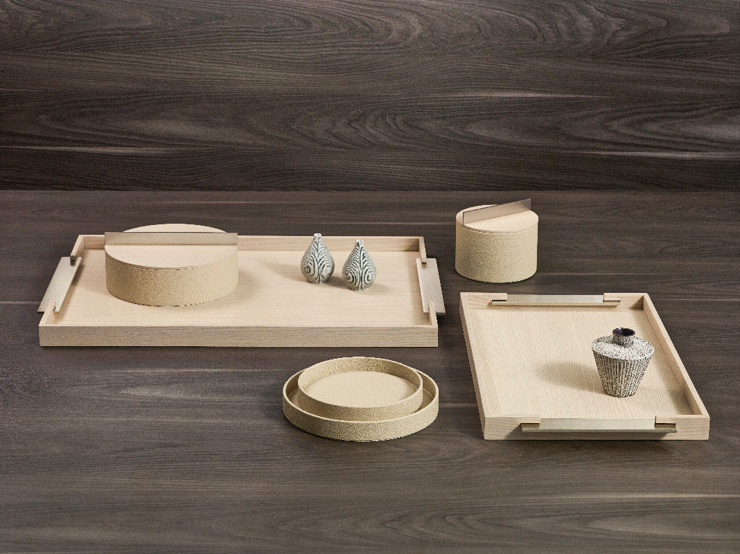 Nízký kožený box DAMA s víkem z jasanového dřeva