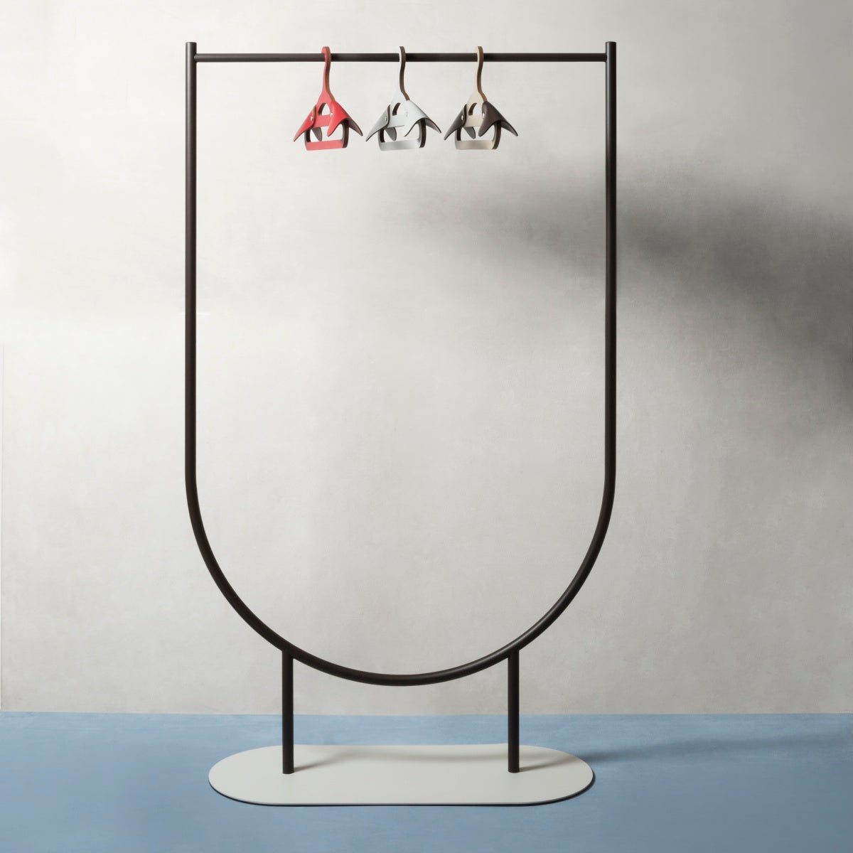 Kovový stojan na oblečení MASK