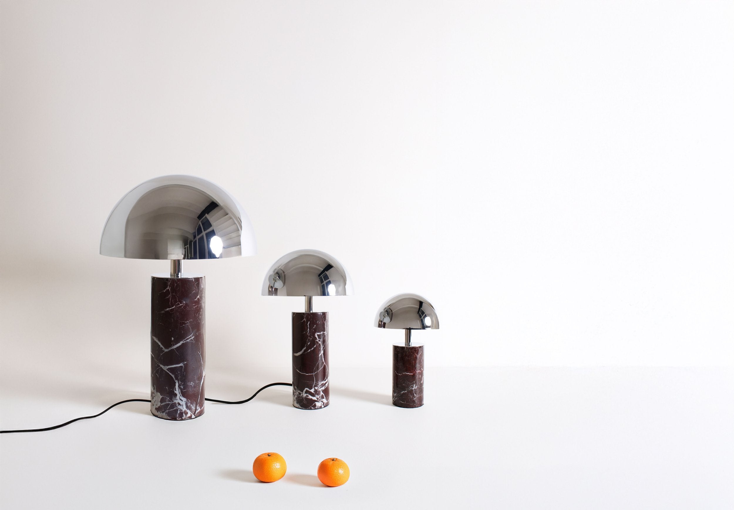 Baccaris ADEI XL – Velká stolní lampa z mramoru a oceli, luxusní designové svítidlo pro interiér
