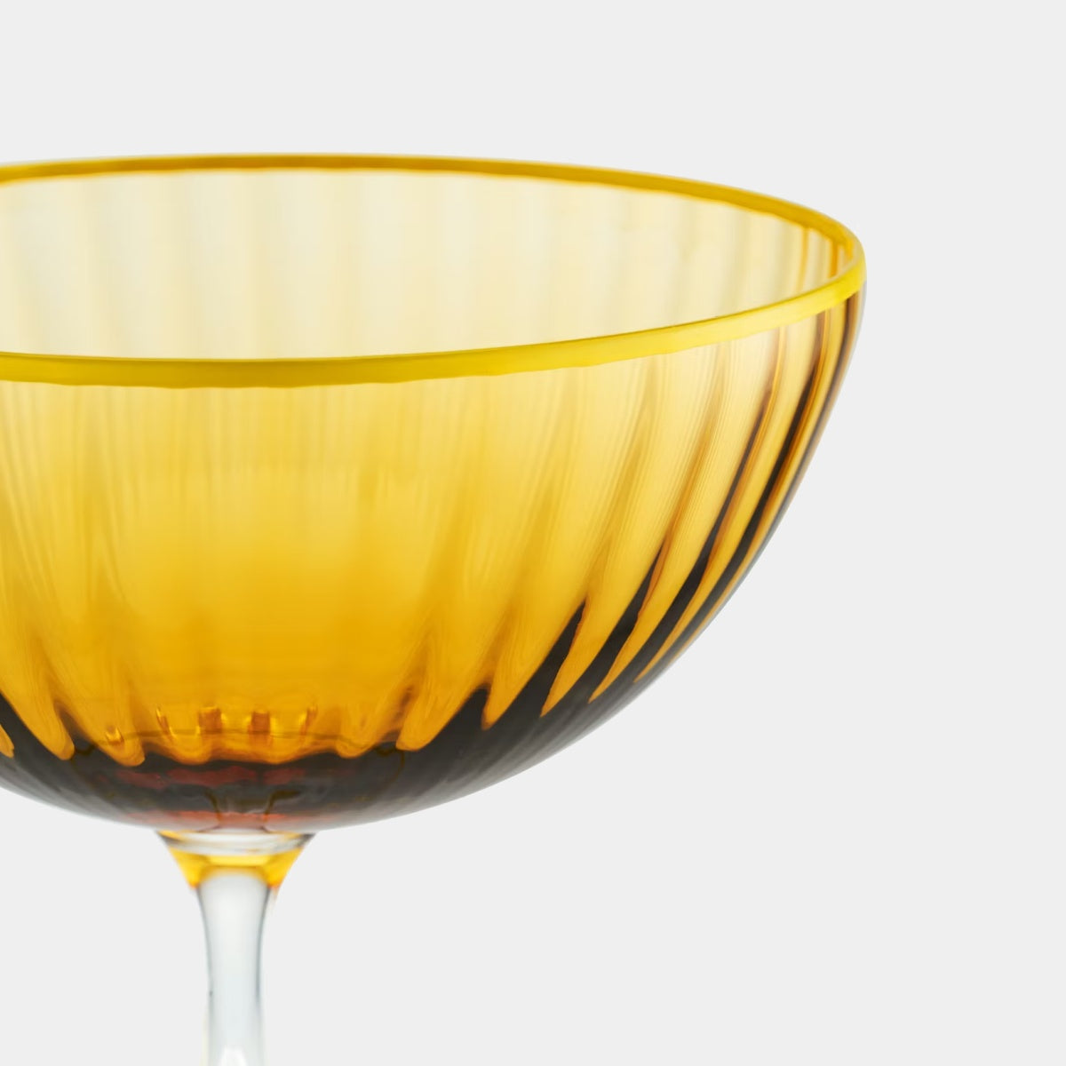 coupe žlutá sklenice na šampaňské