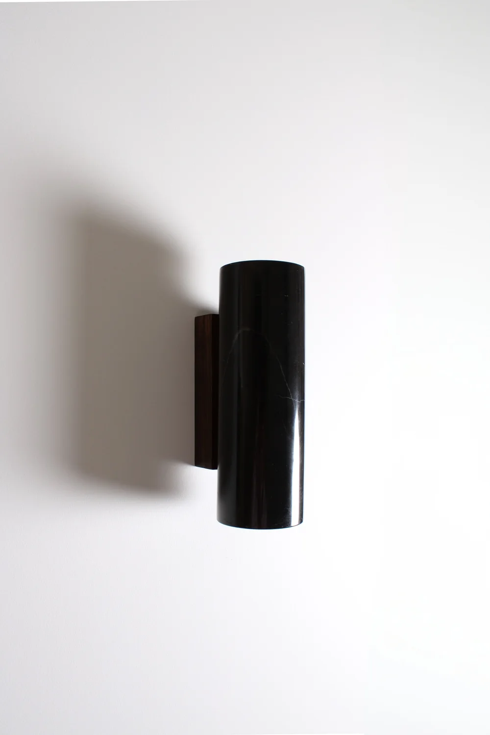 KALI RONDE nástěnné svítidlo z mramoru a dřeva