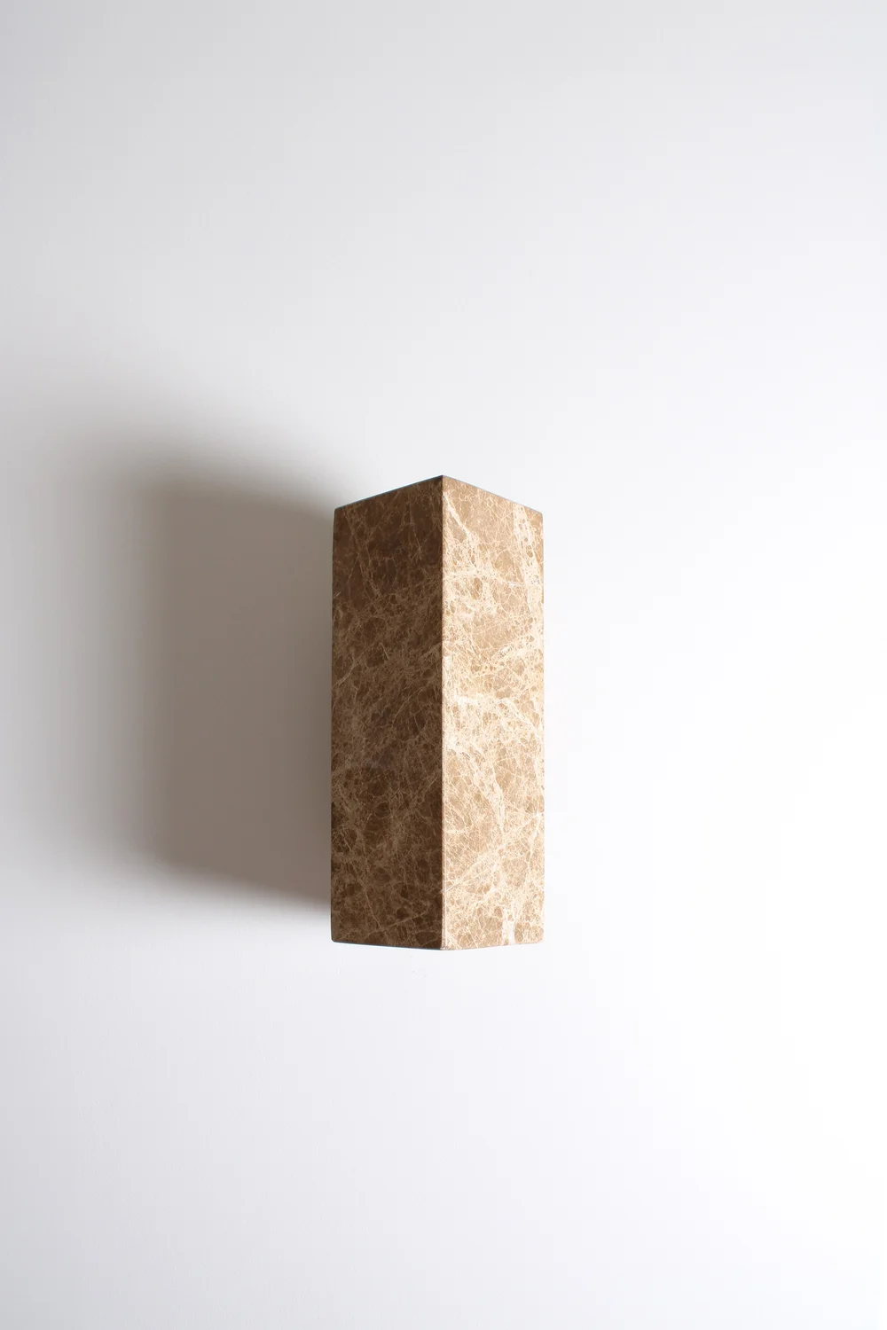 KALI nástěnné svítidlo z mramoru a dřeva