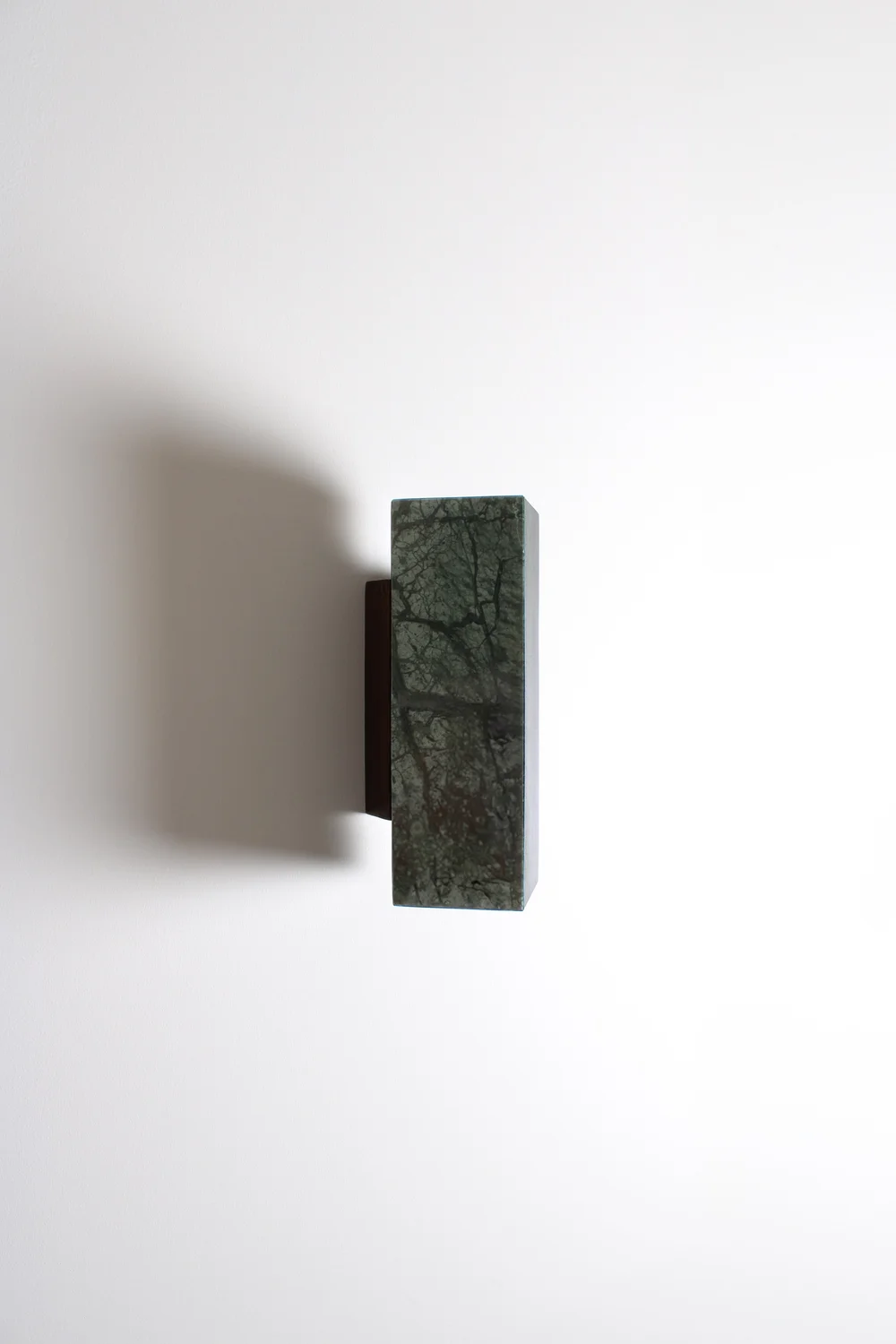 KALI nástěnné svítidlo z mramoru a dřeva