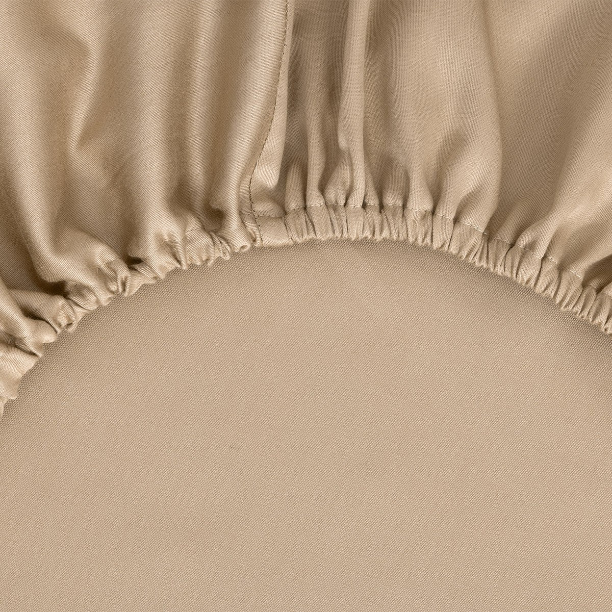 Luxusní saténové napínací prostěradlo B LINEA beige