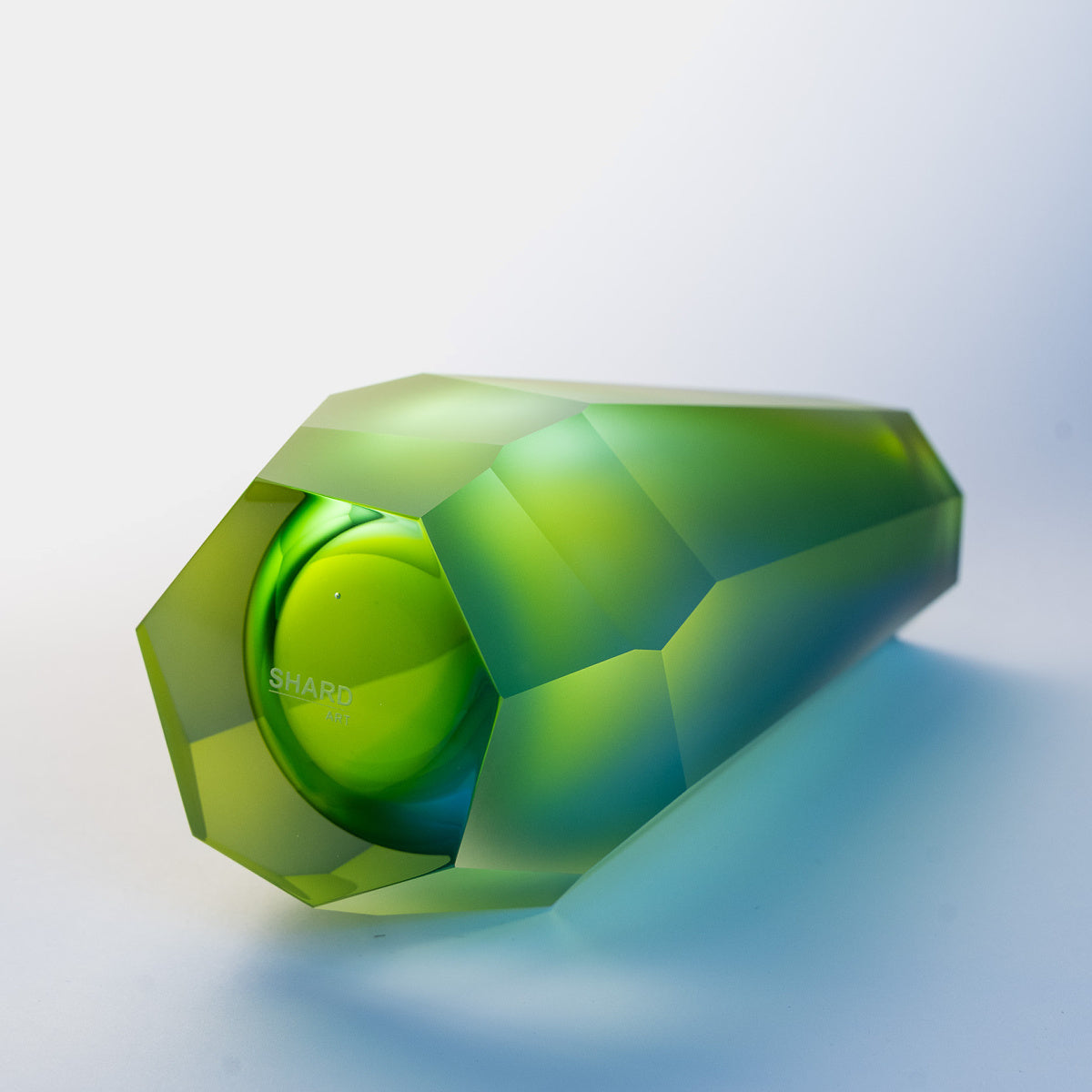 shardart Křišťálová váza HRANA / mat - aurora lime