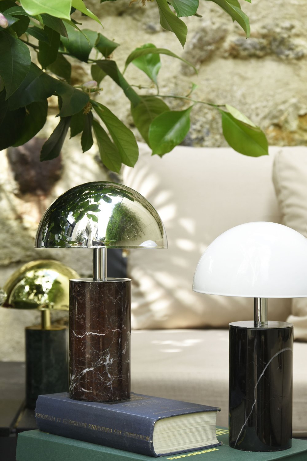 Luxusní přenosná lampa Baccaris ADEI z mramoru a oceli – designové svítidlo pro interiér i exteriér