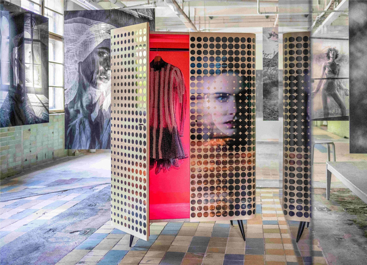 Helena Dařbujánová Šatní skříň Ona je...