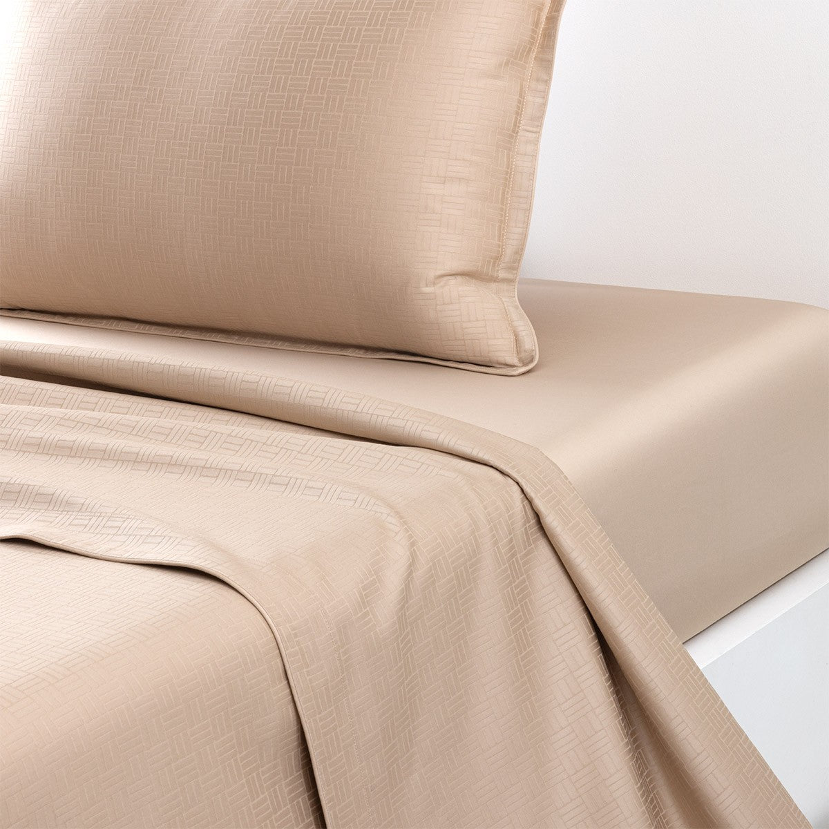 Luxusní povlečení bavlněný satén BOSS Home LATTICE SESAME