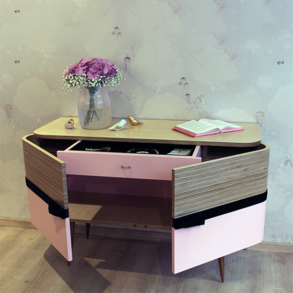 Helena Dařbujánová Designová komoda AUDREY