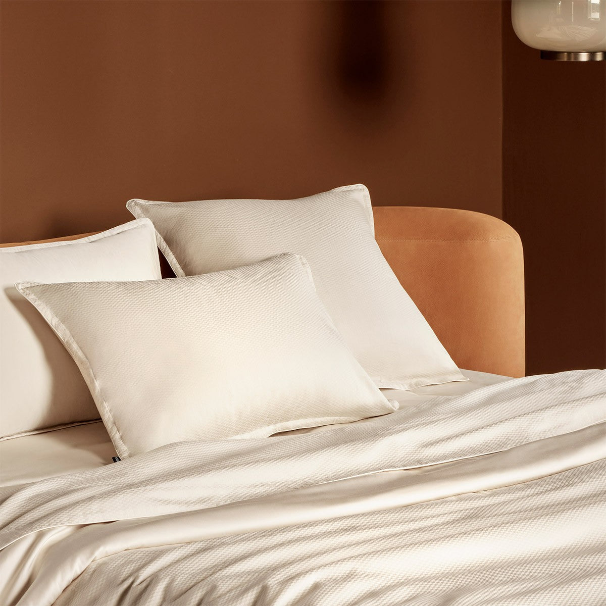 Plachtové prostěradlo bavlněný satén HUGO BOSS LOFT ALMOND