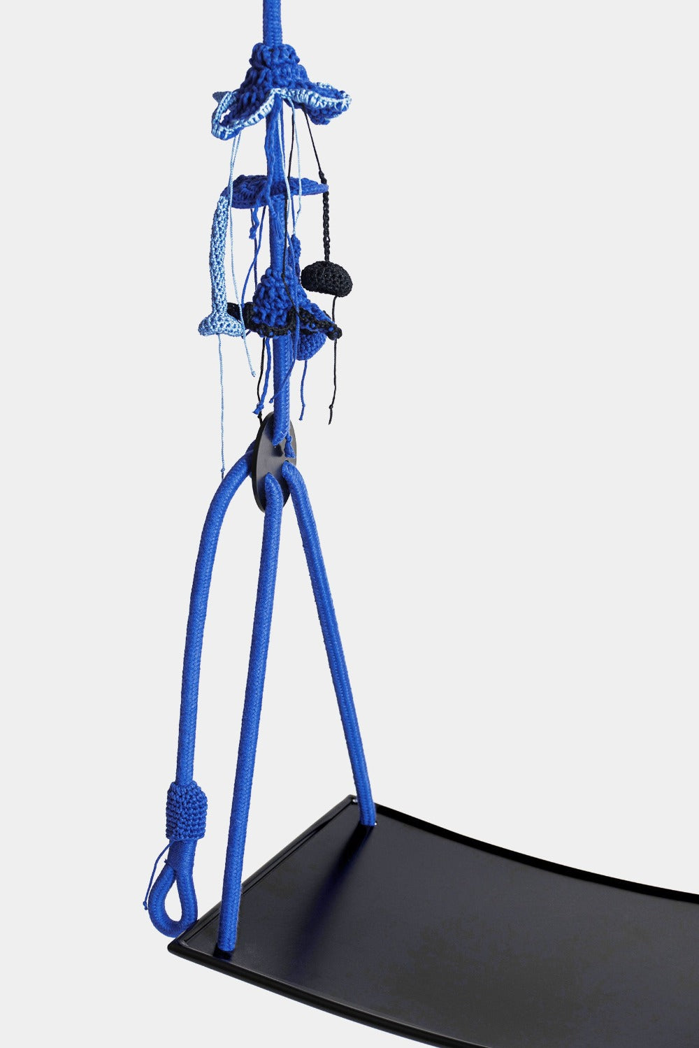 IOTA designová houpačka s kovovým sedákem ROYAL BLUE