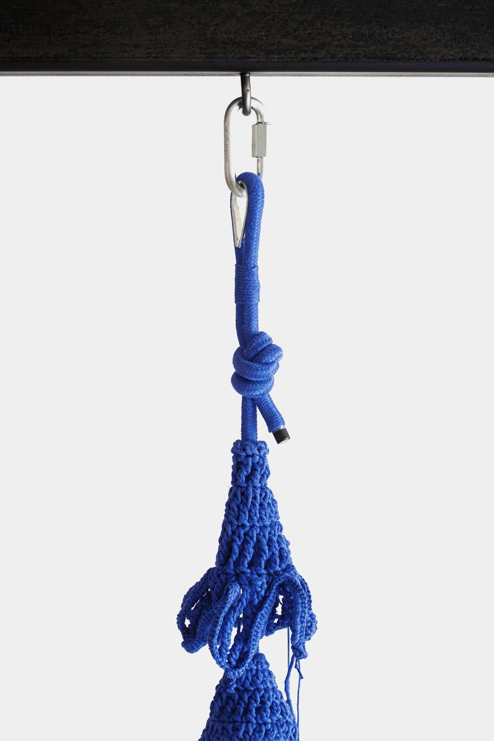 IOTA designová houpačka s kovovým sedákem ROYAL BLUE