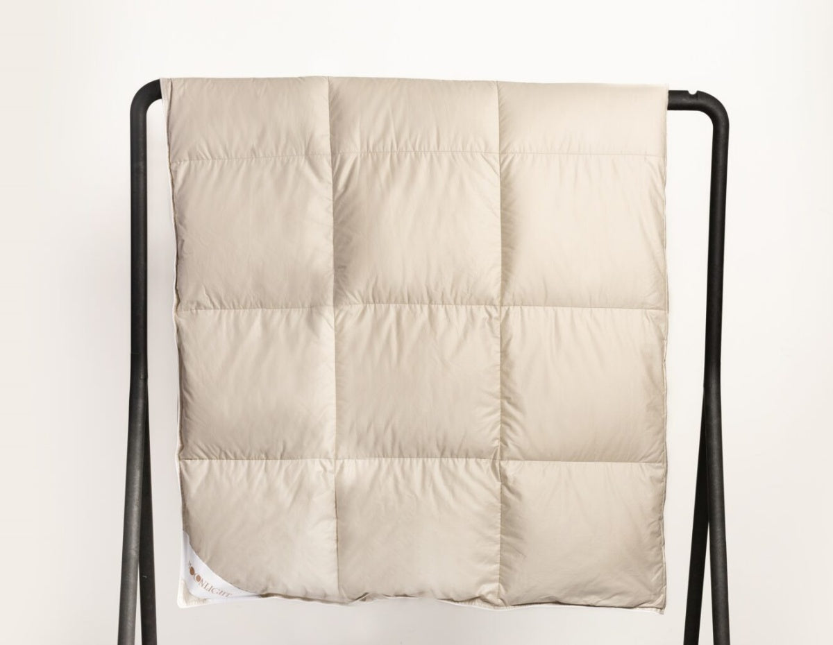 Moonlight LIGHT saténová přikrývka s husím peřím 100 g/m²