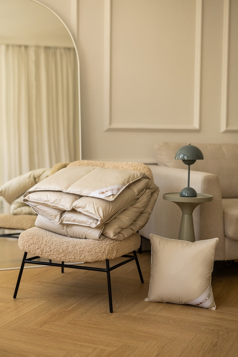 Moonlight LIGHT saténová přikrývka s husím peřím 100 g/m²