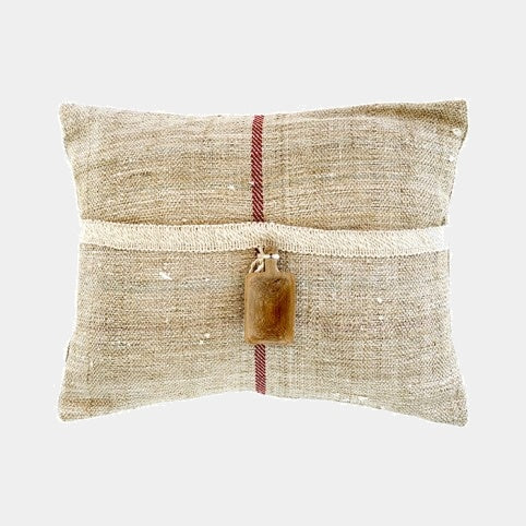 Lněný polštář s knoflíky z jalovcového dřeva LINEA PANE