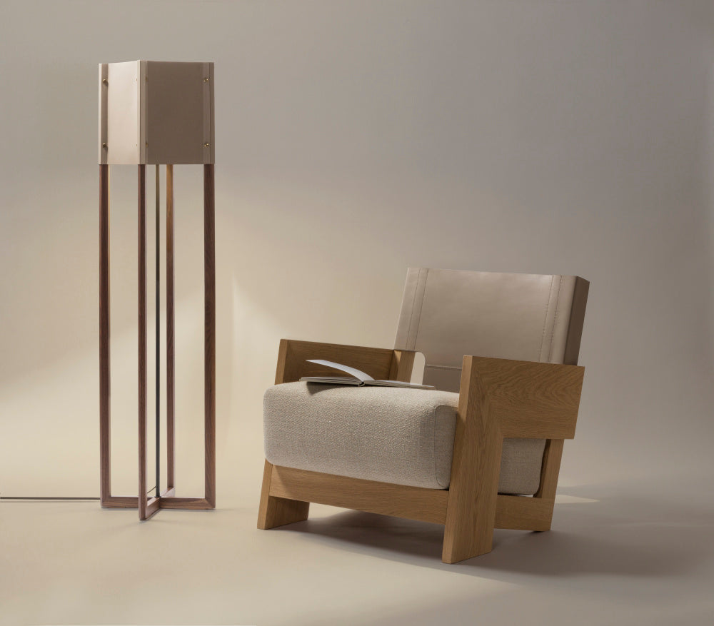 Designová stojací lampa ALIANTE s koženým stínidlem