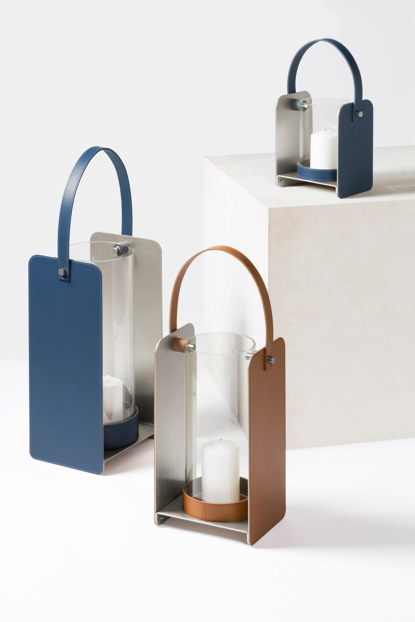 Designová lucerna LUMEN v koženém obalu s čirým sklem