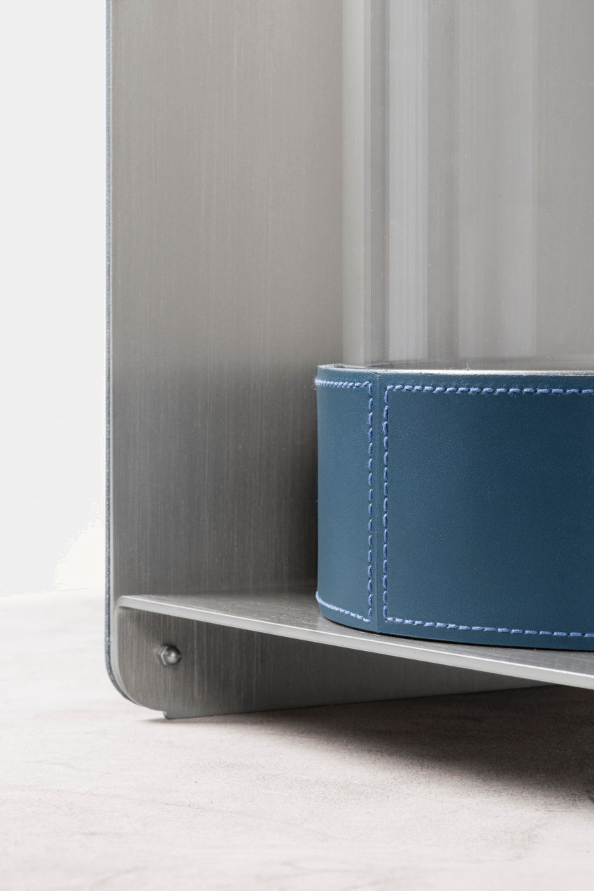 Designová lucerna LUMEN v koženém obalu s čirým sklem