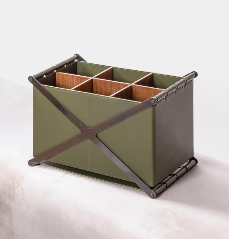 Designový kožený koš v kovové konstrukci