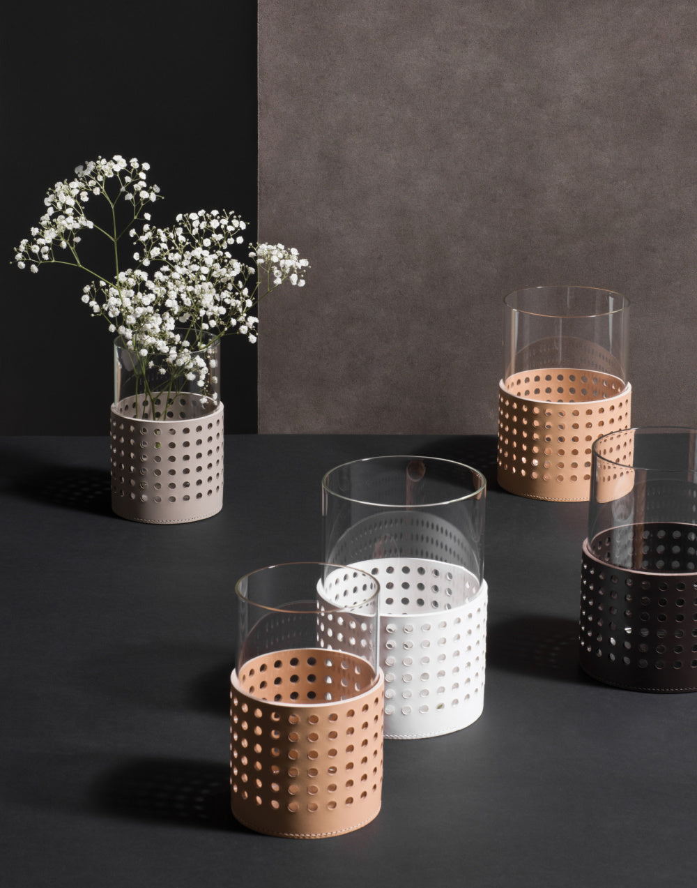 Rabitti Skleněný svícen s koženou aplikací