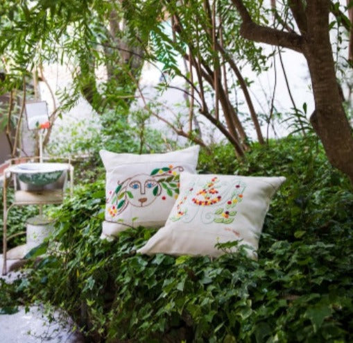 Ručně vyšívaný polštářek BERAN