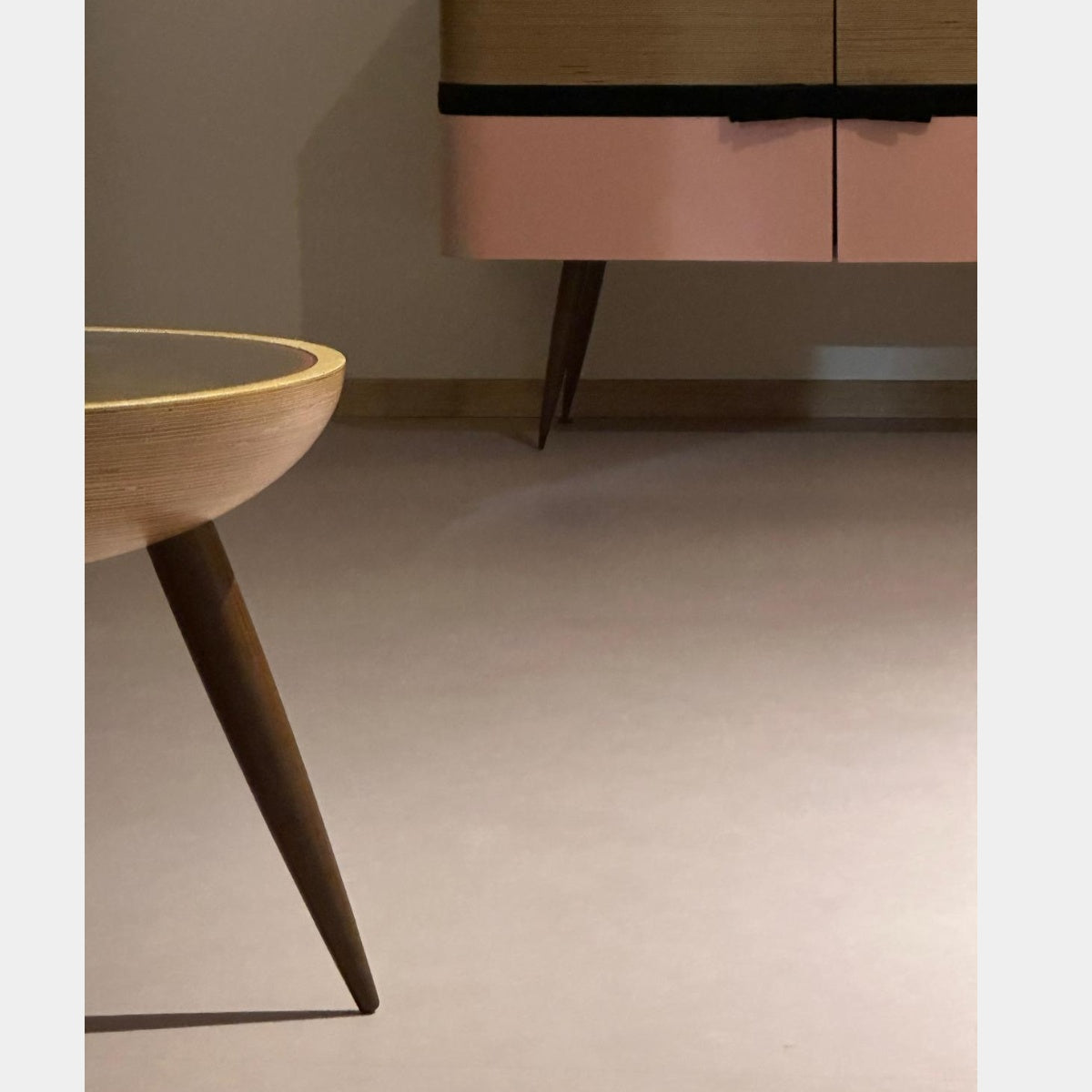 Helena Dařbujánová Designový stolek Makronka