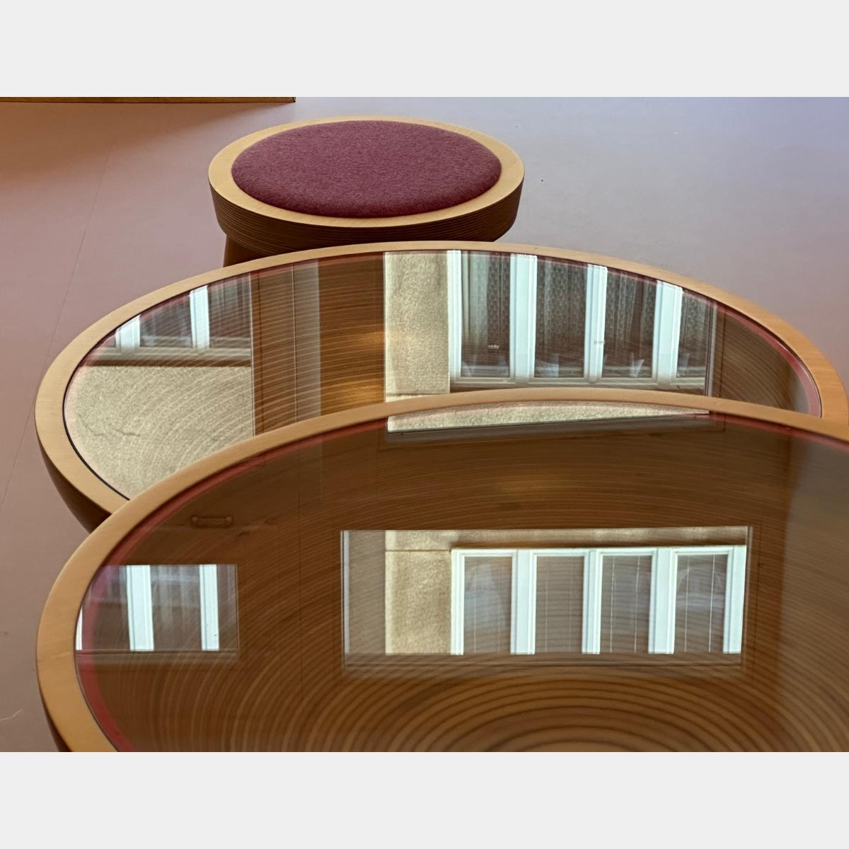 Helena Dařbujánová Designový stolek Makronka