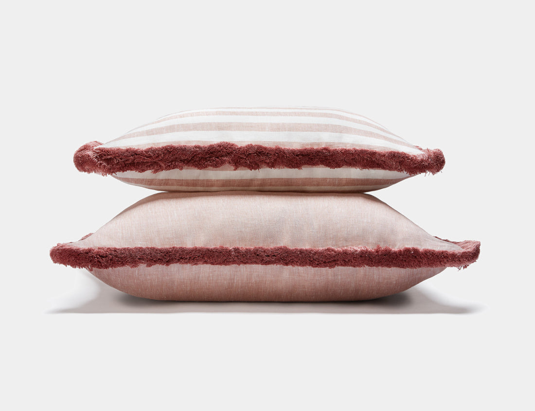 pruhovaný lněný dekorační polštář s třásněmi