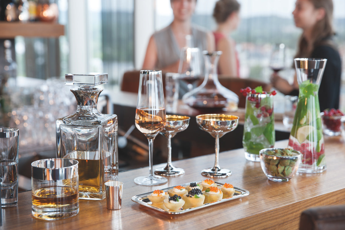 SONJA QUANDT křišťálová karafa se stříbrným koněm