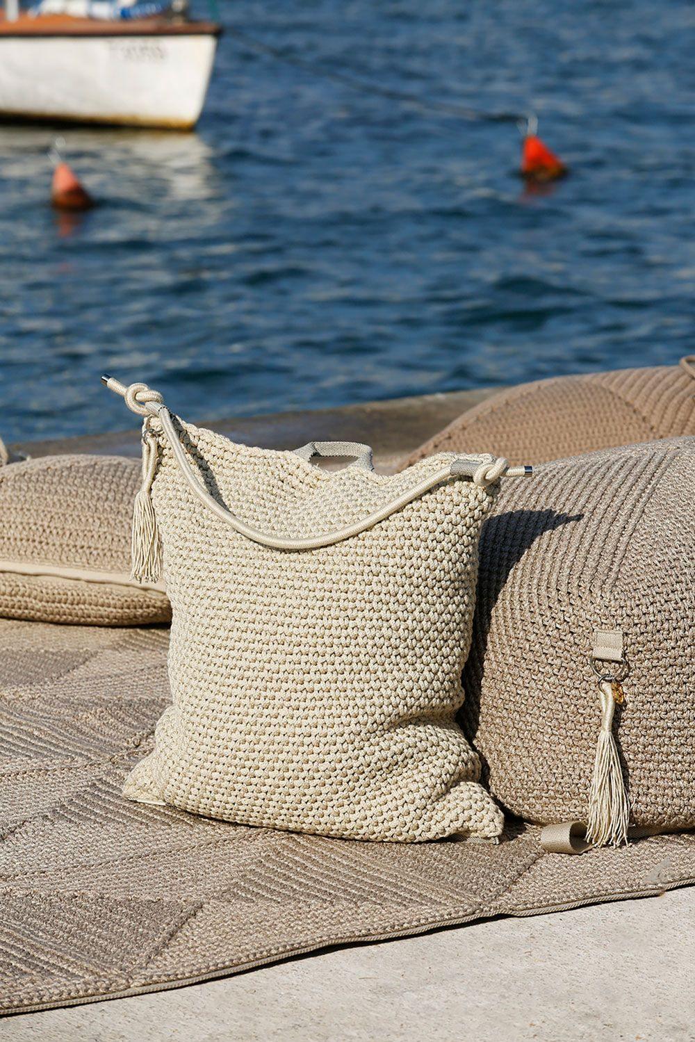 Sedací polštář s uchem pro indoor a outdoor - SAND - IOTA - perdonahome
