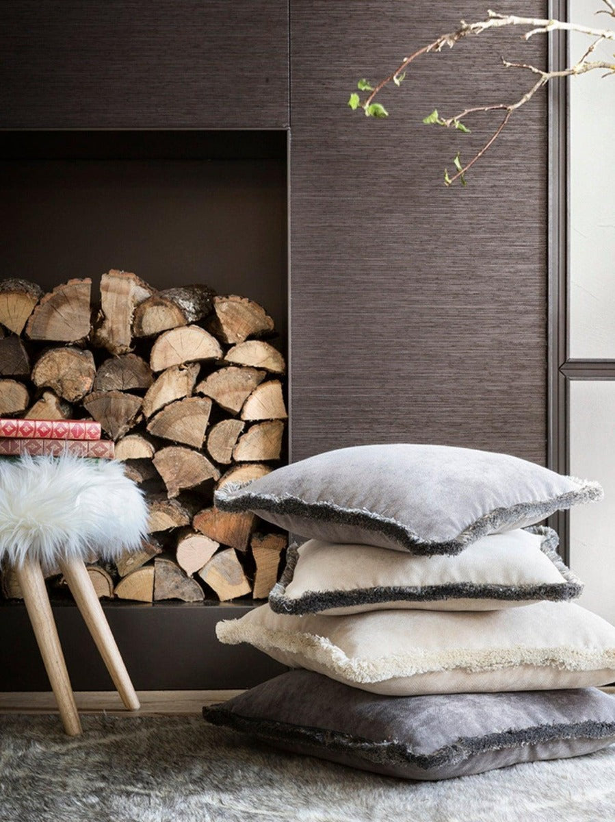 LO DECOR sametový dekorační polštář s třásněmi HAPPY PILLOW