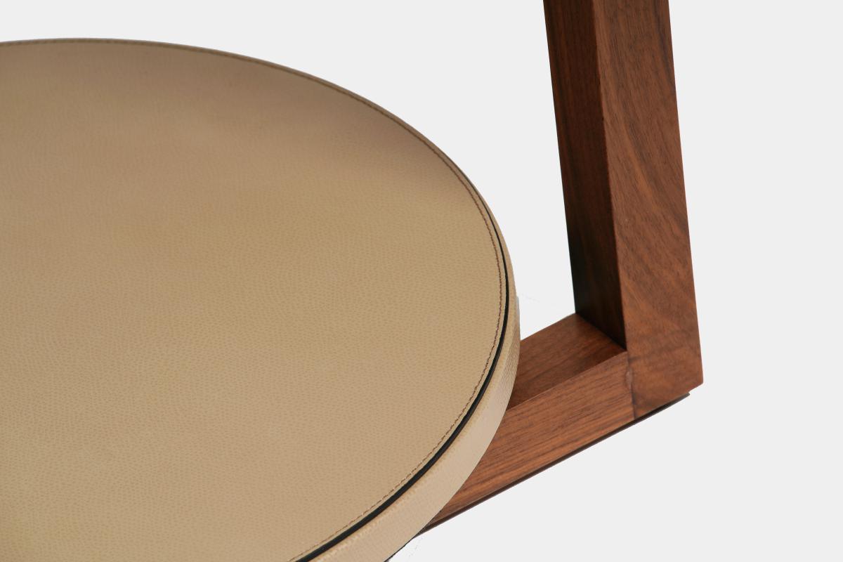 PINETTI Němý sluha z ořechového dřeva