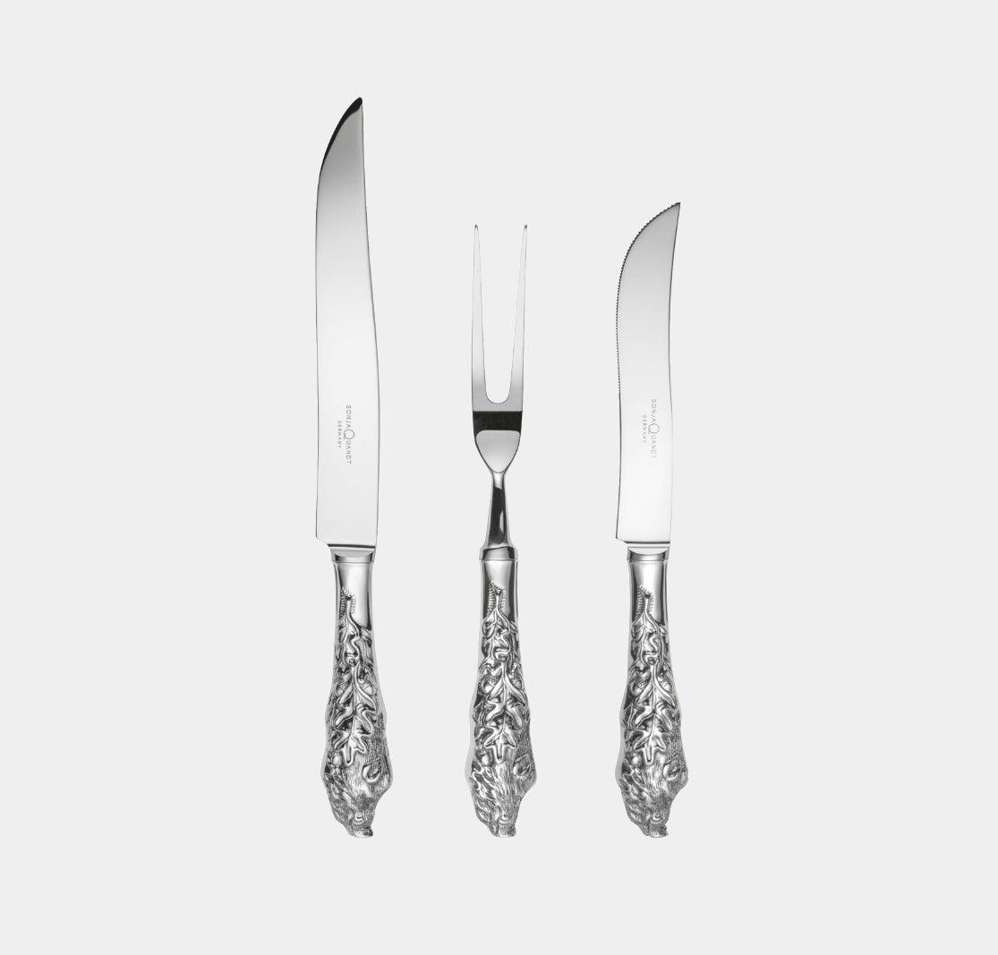 SONJA QUANDT postříbřený myslivecký příbor s hlavou divočáka