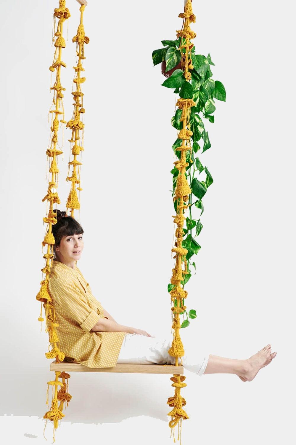 IOTA designová interierová houpačka Sunkissed