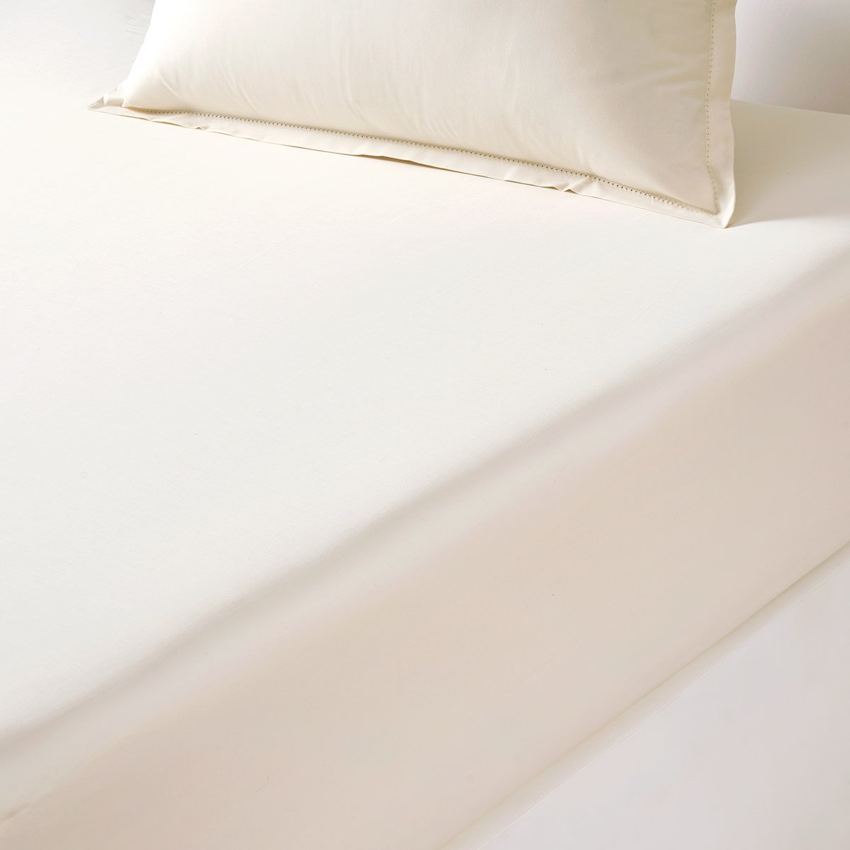 OLIVIER DESFORGES Luxusní perkálové napínací prostěradlo ALCÔVE IVOIRE