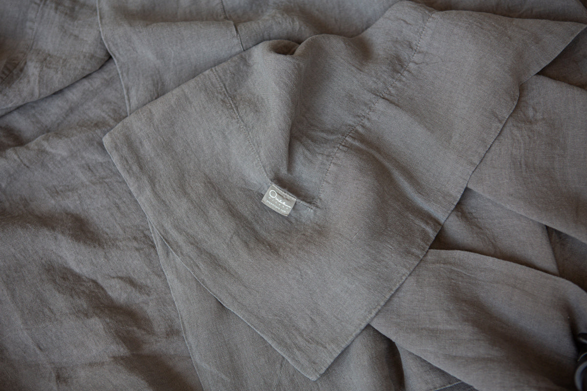 Once Milano klasický lněný ubrus se širokými okraji