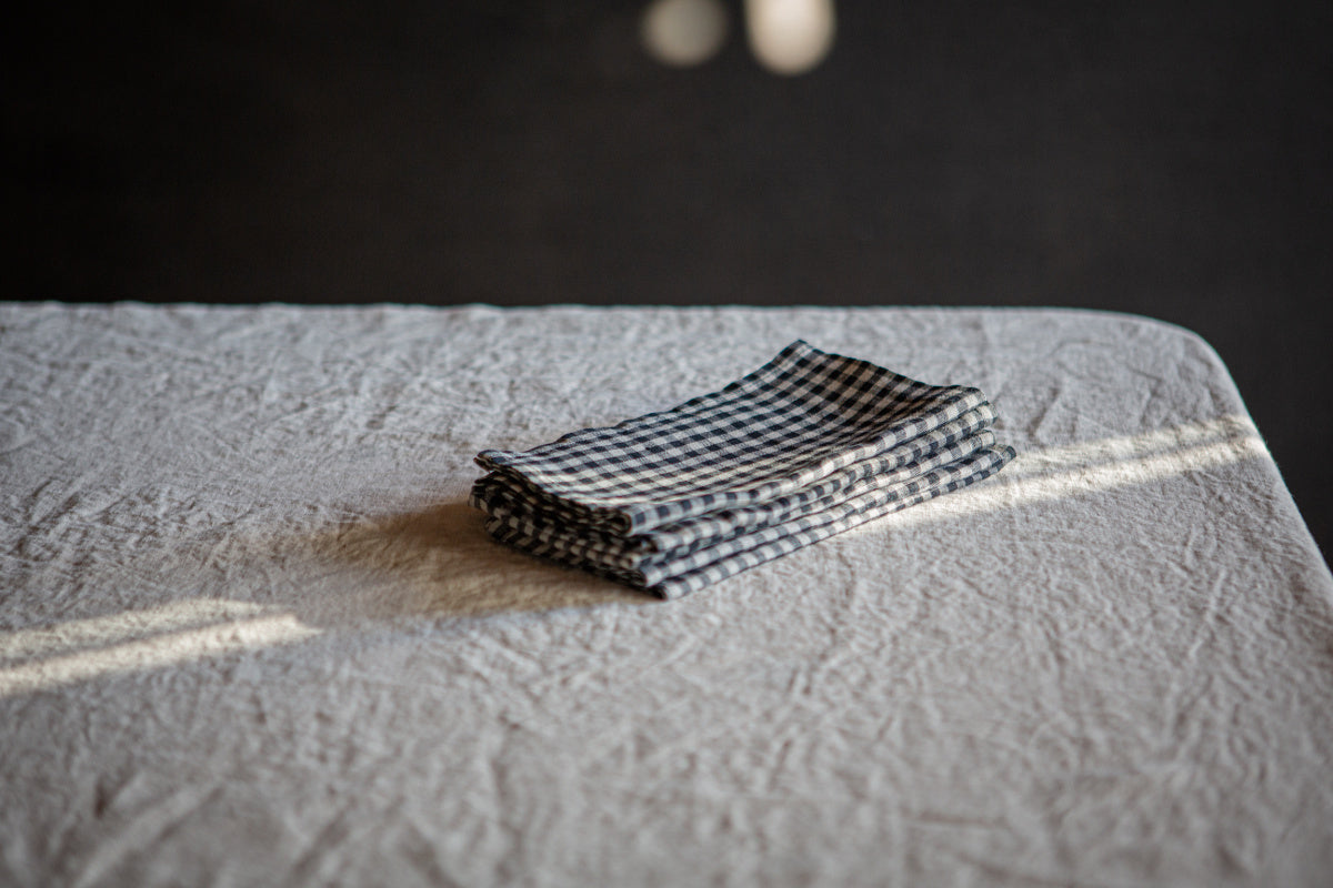 Once Milano klasický lněný ubrus se širokými okraji