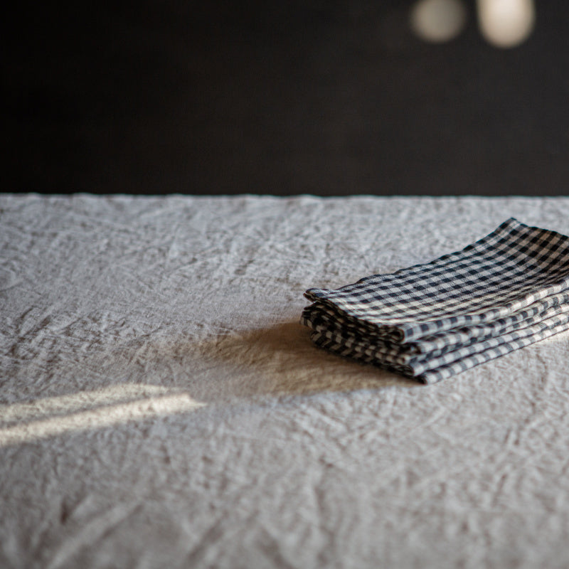 Once Milano klasický lněný ubrus se širokými okraji