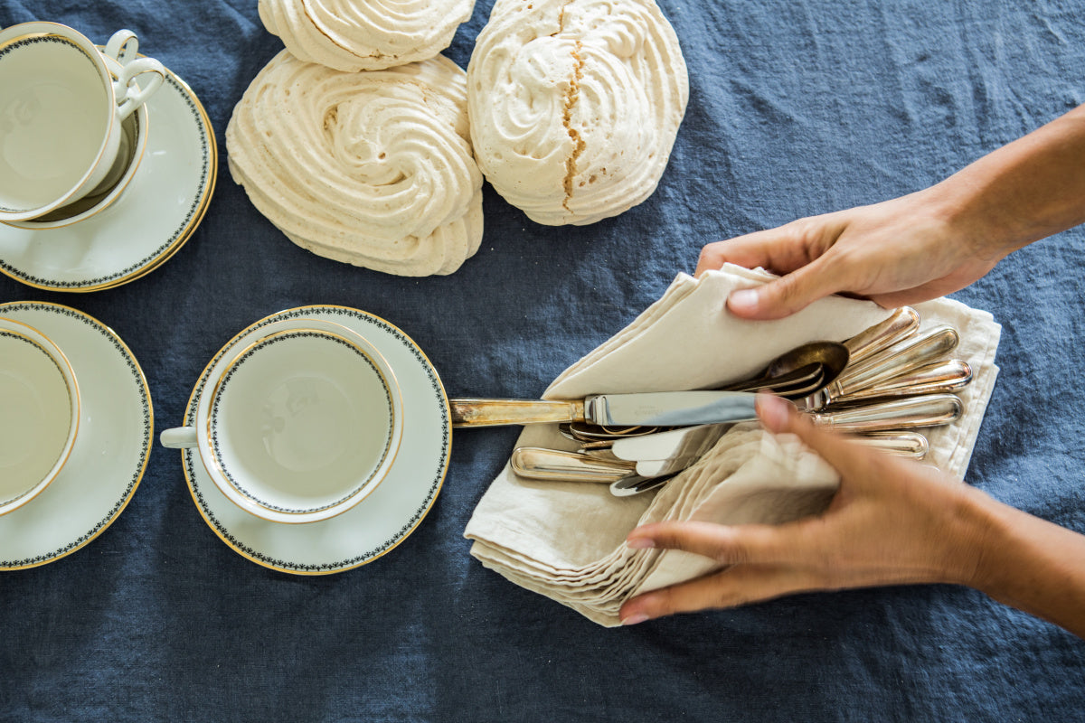 Once Milano klasický lněný ubrus se širokými okraji