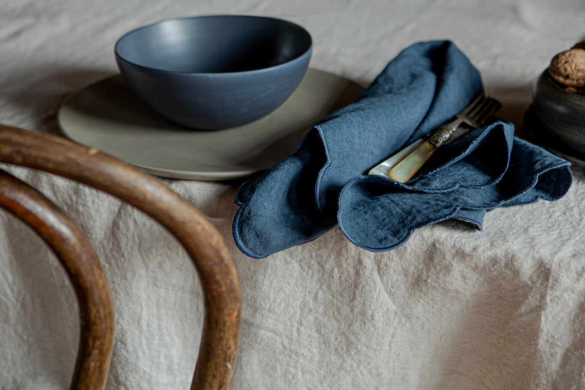 Once Milano lněný ubrousek se zoubkovým lemem