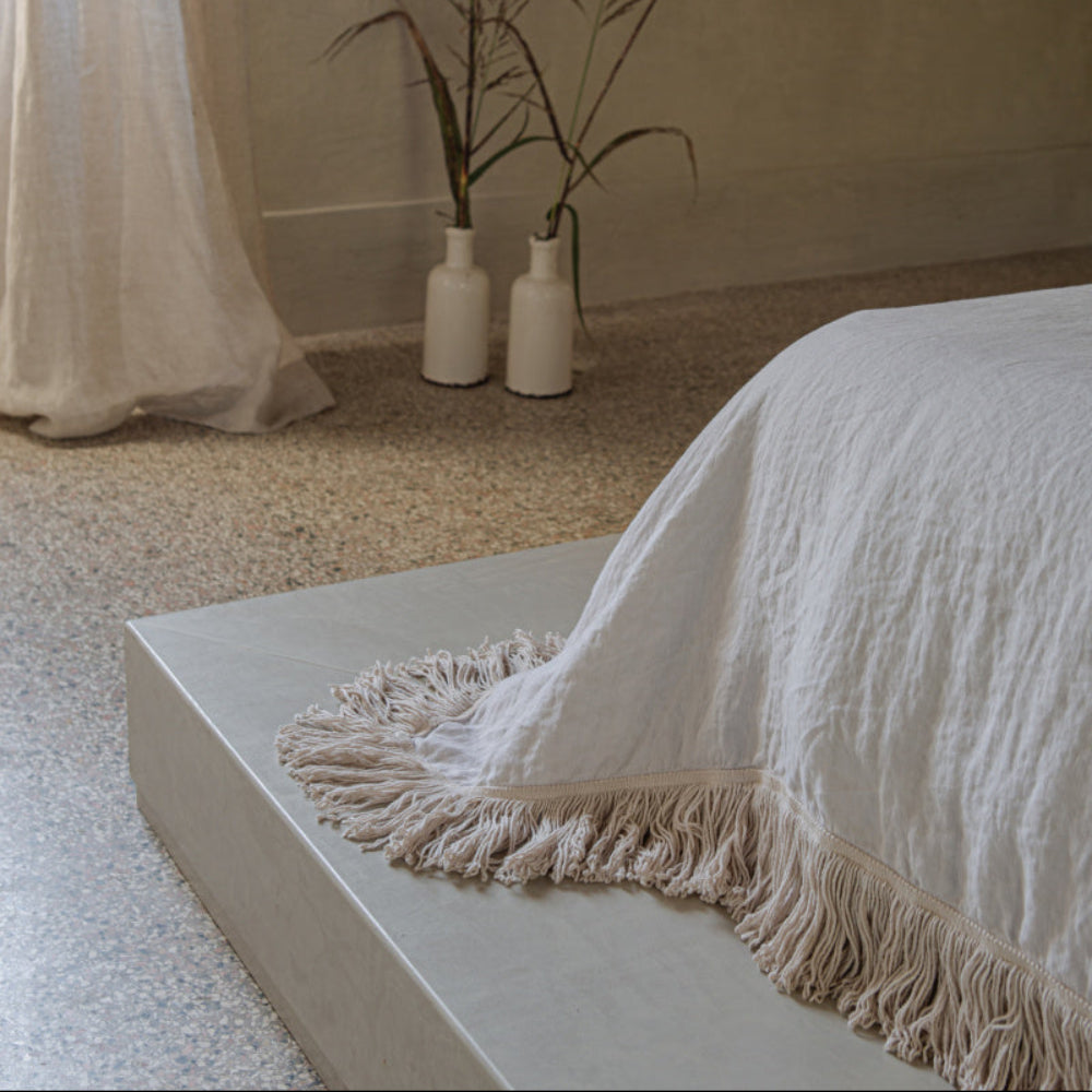 Once Milano luxusní lněný přehoz na postel s dlouhými třásněmi