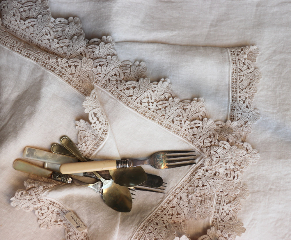 Once Milano lněný ubrousek s krajkou Sicily